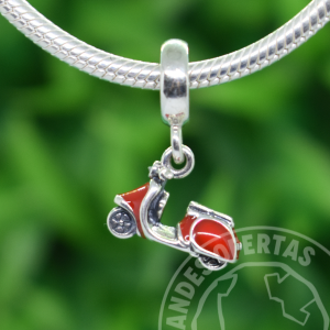 Charm Motoneta Roja Plata