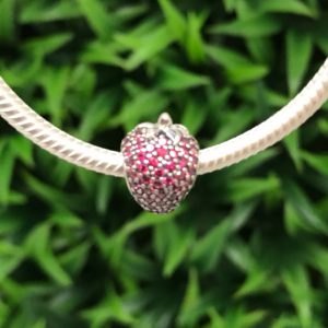 Charm Fresa Brillante Plata