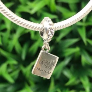 Charm Pasaporte Plata